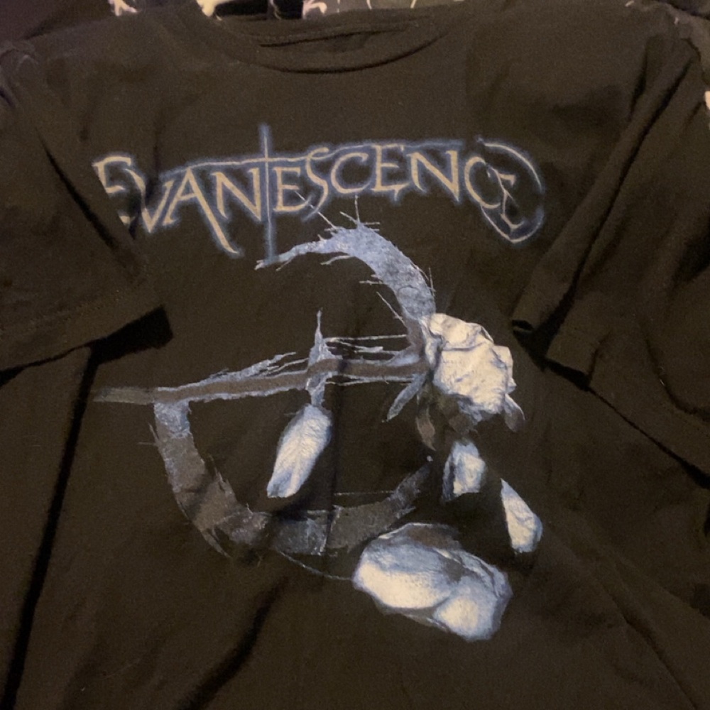 Hot Topic Black and Blue Graphic Tee